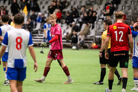Odenses målvakt Tobias Elnegaard får rött kort