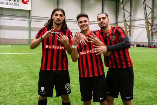 Brommapojkarnas spelare jublar