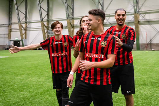 Brommapojkarnas spelare jublar