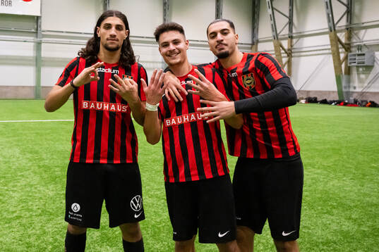Brommapojkarnas spelare jublar