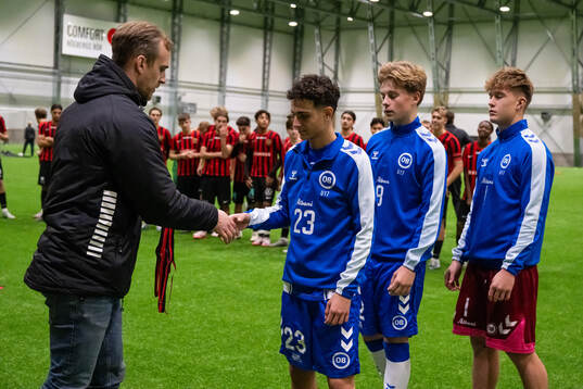 Odenses spelare tar ett silvermedaljer av SEF´s Martin