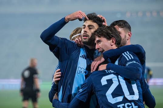 Djurgårdens Deniz Hummet gör 2-0 och jublar med Gustav
