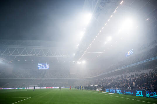 IFK Norrköpings supportrar har kastat ut bengaler på plan