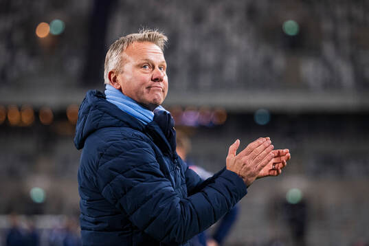 Djurgårdens tränare Roberth Björknesjö tackar publiken