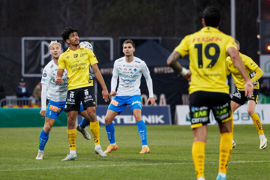 Värnamos Victor Larsson och Elfsborgs Ahmed Qasem