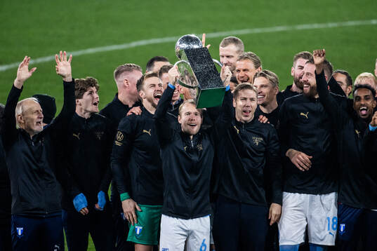 Malmö FFs Oscar Lewicki och Anton Tinnerholm jublar med