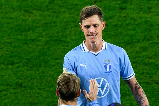 Malmö FFs Søren Rieks lämnar planen
