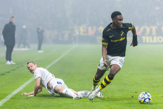 Halmstads Joel Allansson och AIKs Mouhamed Lamine Fanne Dabo
