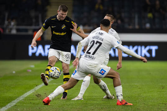 AIKs Mads Døhr Thychosen och Halmstads Vinicius Nogueira