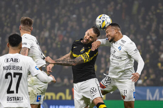 AIKs Alexander Milosevic och Halmstads Marcus Olsson