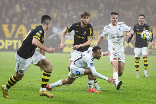 AIKs Anton Salétros och Halmstads Vinicius Nogueira De