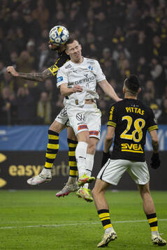 AIKs Alexander Milosevic och Halmstads Gisli Eyjolfsson