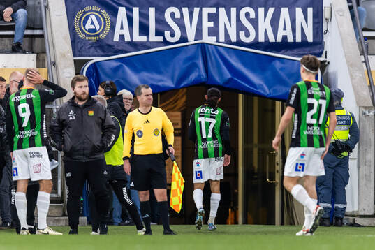 GAIS Amin Boudri deppar när han lämnar plan