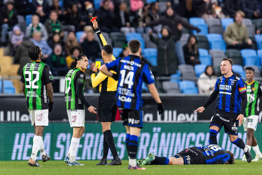 GAIS Amin Boudri får rött kort av domare Farouk Nehdi