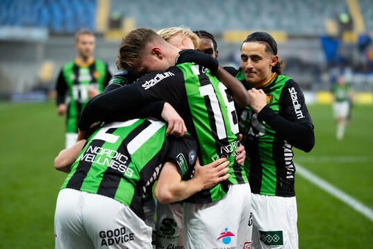 GAIS Axel Henriksson jublar med lagkamrater