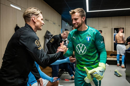 Malmö FFs Jens Stryger Larsen och Ricardo Friedrich jublar