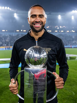 Malmö FFs Isaac Kiese Thelin jublar med Lennart Johanssons