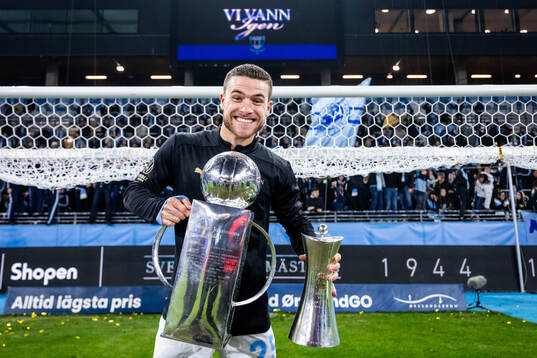 Malmö FFs Gabriel Busanello jublar med Lennart Johanssons