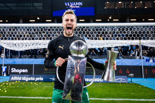 Malmö FFs målvakt Ricardo Friedrich jublar med Lennart