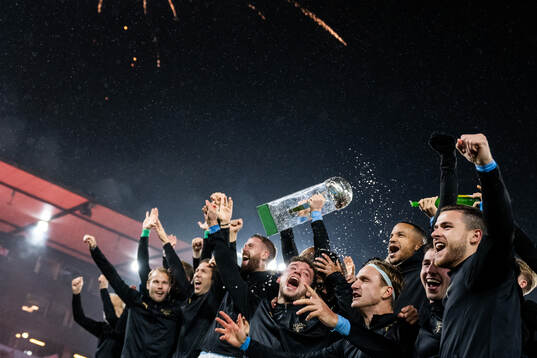 Malmö FFs Colin Rösler och Pontus Jansson jublar med