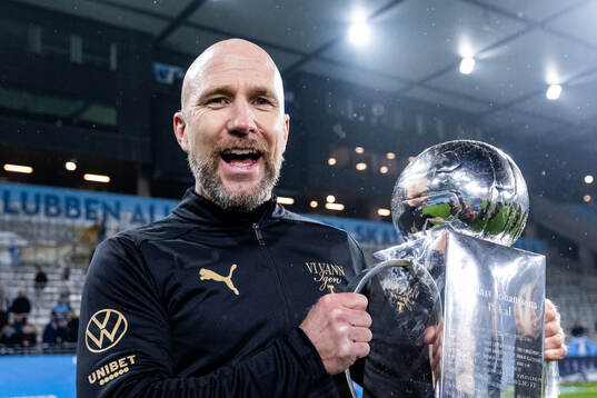 Malmö FFs tränare Henrik Rydström jublar med Lennart