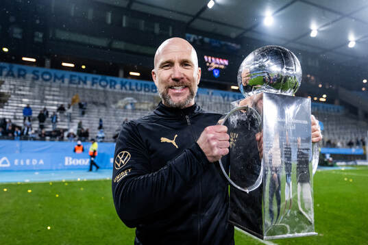 Malmö FFs tränare Henrik Rydström jublar med Lennart