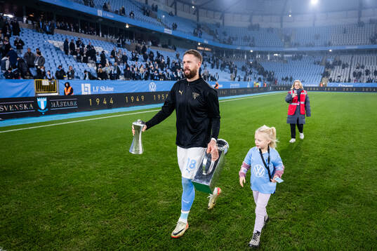 Malmö FFs Pontus Jansson jublar med Lennart Johanssons