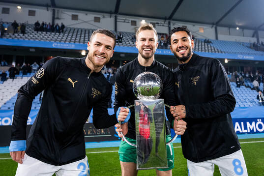 Malmö FFs Gabriel Busanello, målvakt Ricardo Friedrich