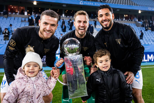 Malmö FFs Gabriel Busanello, målvakt Ricardo Friedrich