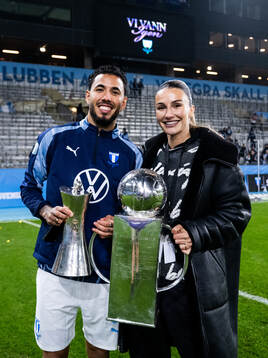 Malmö FFs Sergio Pena jublar med Lennart Johanssons pokal