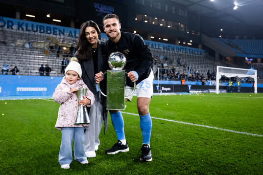 Malmö FFs Gabriel Busanello med familj jublar med Lennart