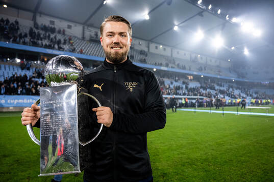 Malmö FFs assisterande tränare Theodor Olsson med Lennart