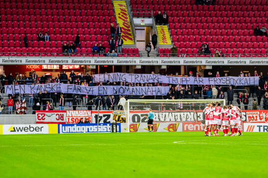 Kalmar supportrar med plakat