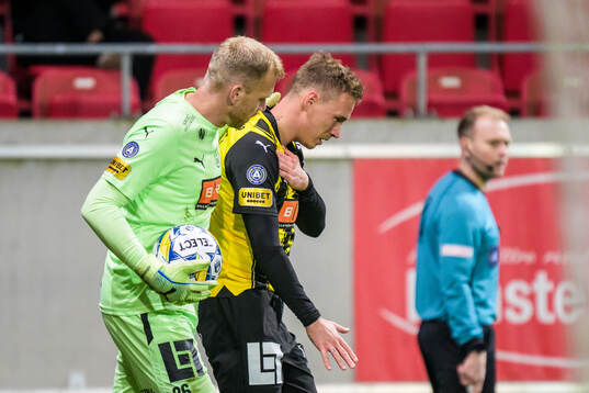 Häckens Jacob Barret Laursen har ont