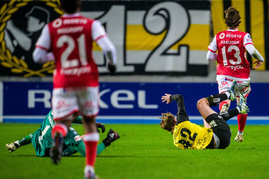 Kalmars målvakt Samuel Brolin och Häckens Filip Öhman