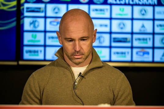Kalmars tränare Stefan Larsson deppar