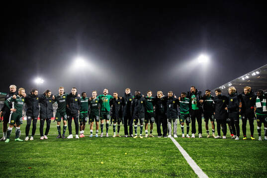 Hammarbys spelare jublar