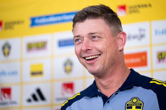 Head coach Jon Dahl Tomasson of the Swedish men's national