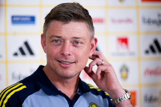 Head coach Jon Dahl Tomasson of the Swedish men's national