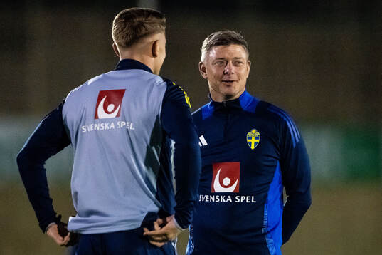 Viktor Gyökeres and head coach Jon Dahl Tomasson of the