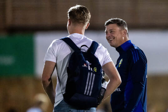 Nils Zätterström and head coach Jon Dahl Tomasson of the