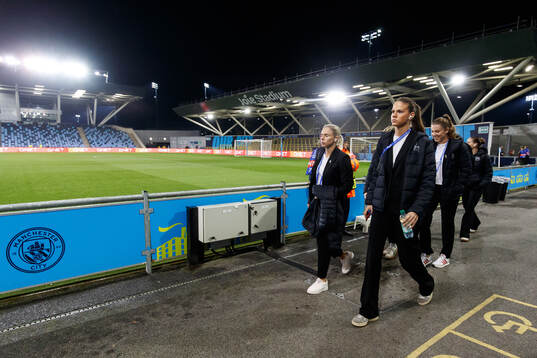 Jonna Andersson and Bella Andersson of Hammarby arrive at