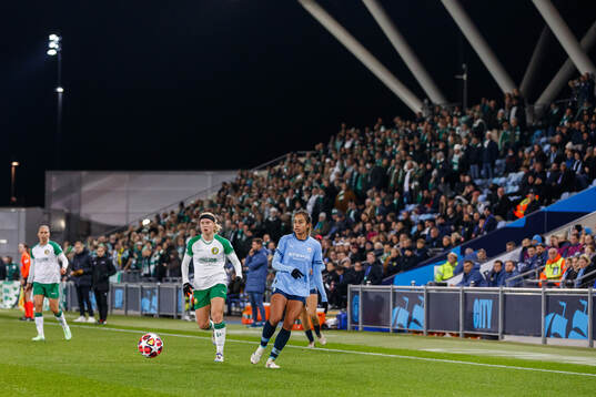 Julie Blakstad of Hammarby and Mary Fowler of Manchester