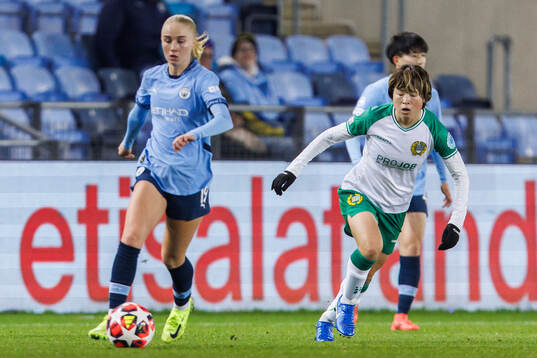 Laura Brown of Manchester City and Asato Miyagawa of