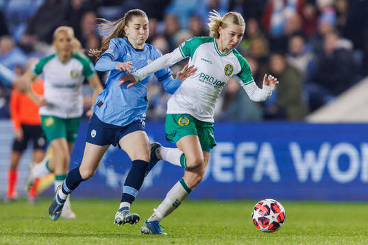 Jessica Park of Manchester City and Thea Sørbo of Hammarby