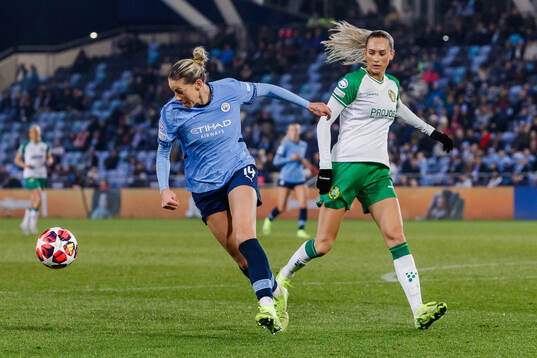 Alanna Kennedy of Manchester City and Ellen Wangerheim of