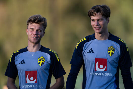 Wilmer Odefalk and goalkeeper Filip Sidklev