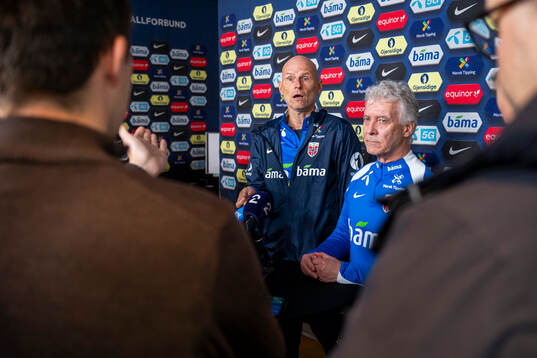 Head coach Ståle Solbakken and doctor Ola Sand of the