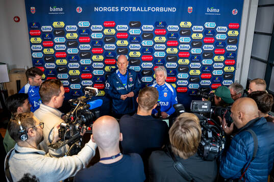 Head coach Ståle Solbakken and doctor Ola Sand of the