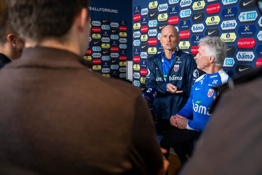 Head coach Ståle Solbakken and doctor Ola Sand of the